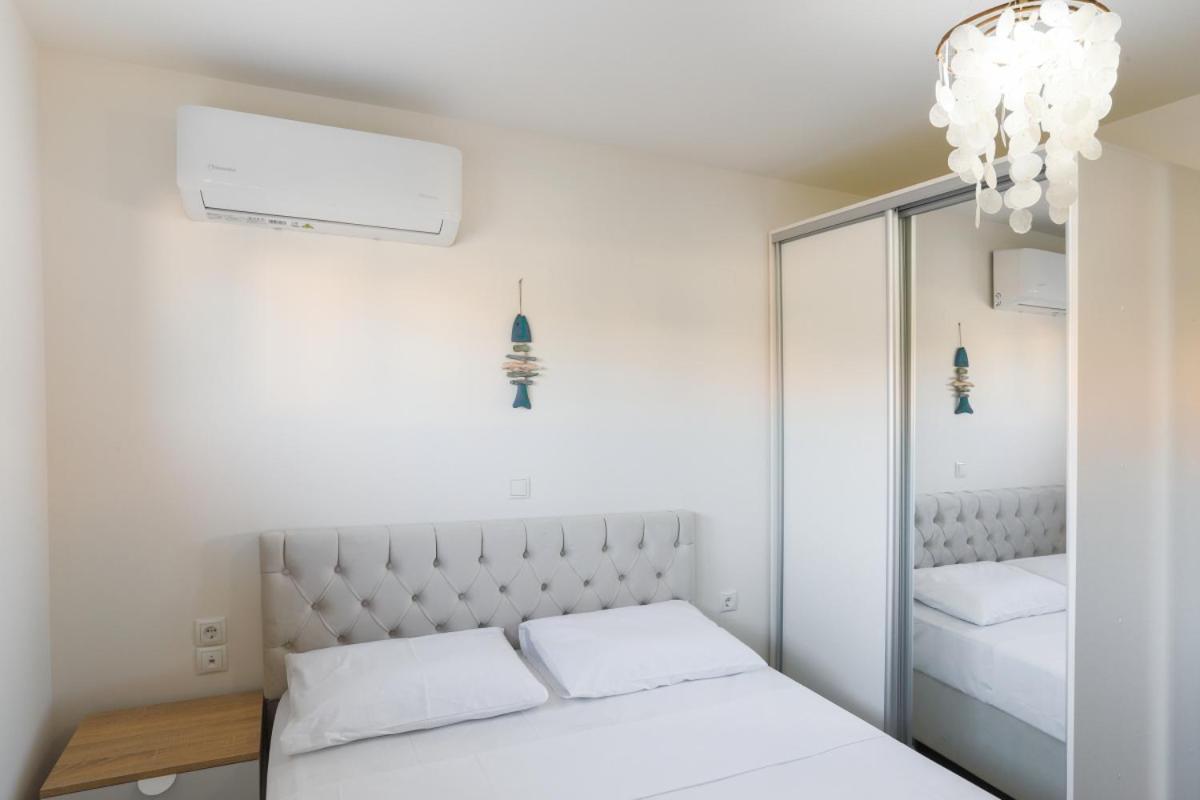 Lucia Beachfront Holiday home